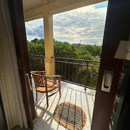 Sari Buana Bed & Breakfast Кута Экстерьер фото
