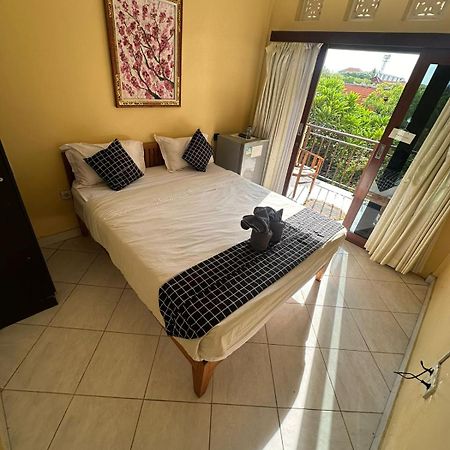 Sari Buana Bed & Breakfast Кута Экстерьер фото