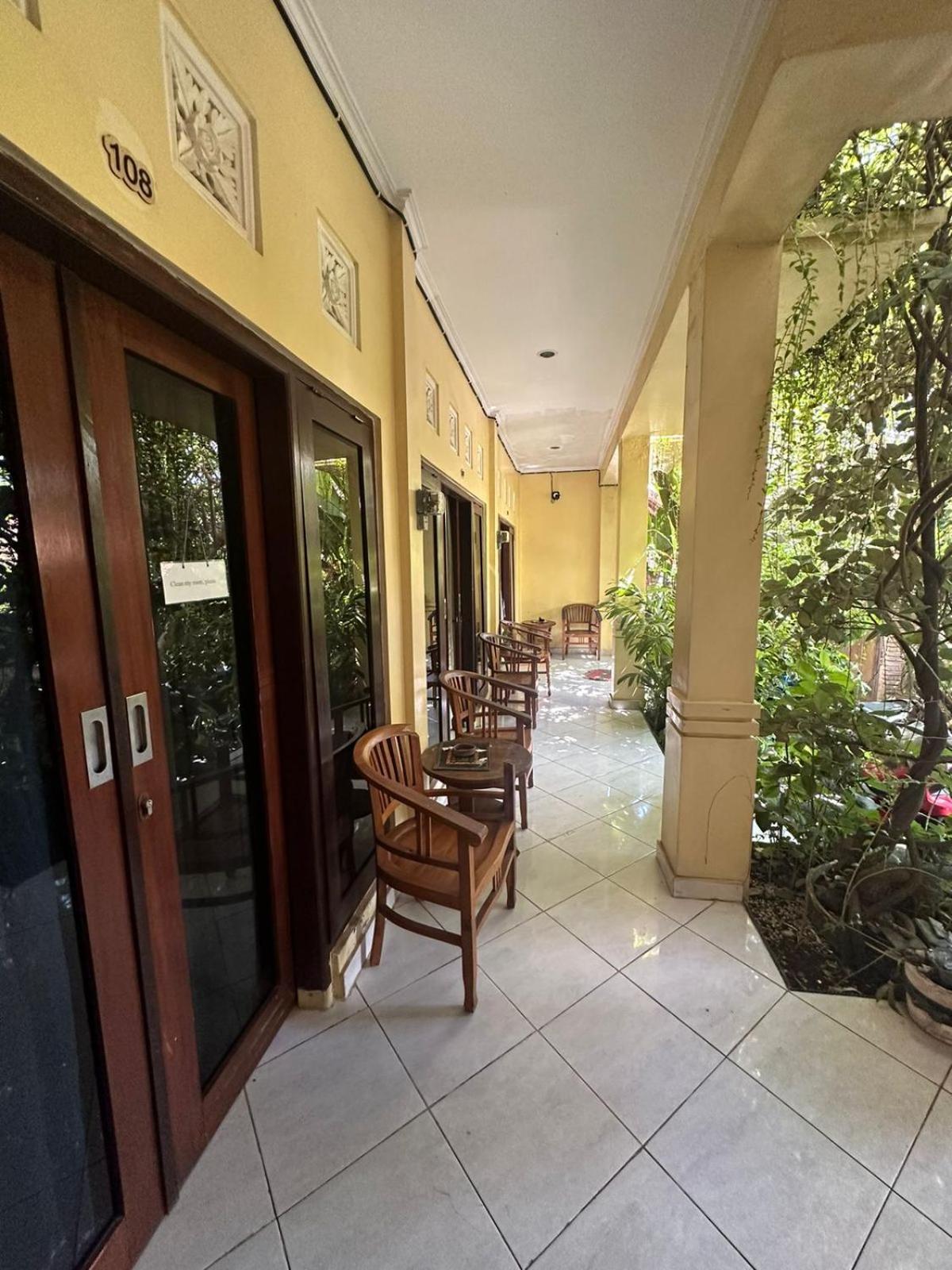 Sari Buana Bed & Breakfast Кута Экстерьер фото