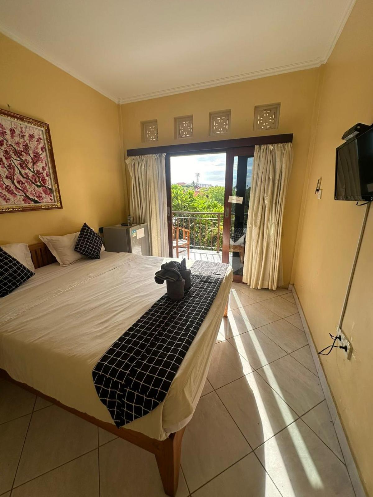 Sari Buana Bed & Breakfast Кута Экстерьер фото