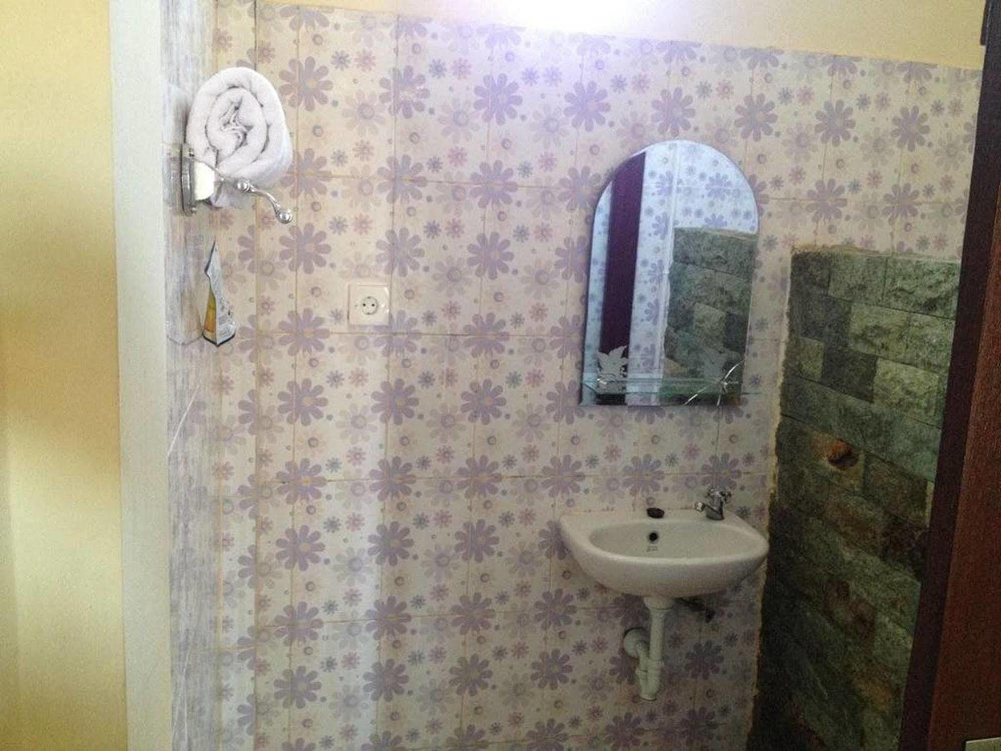 Sari Buana Bed & Breakfast Кута Экстерьер фото