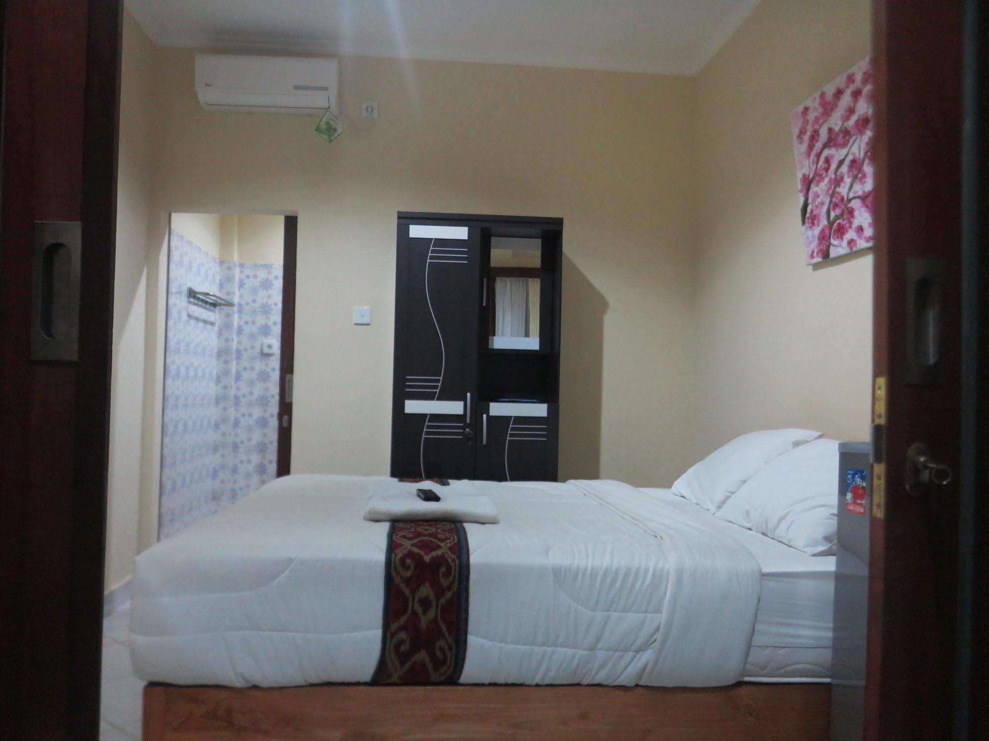Sari Buana Bed & Breakfast Кута Экстерьер фото