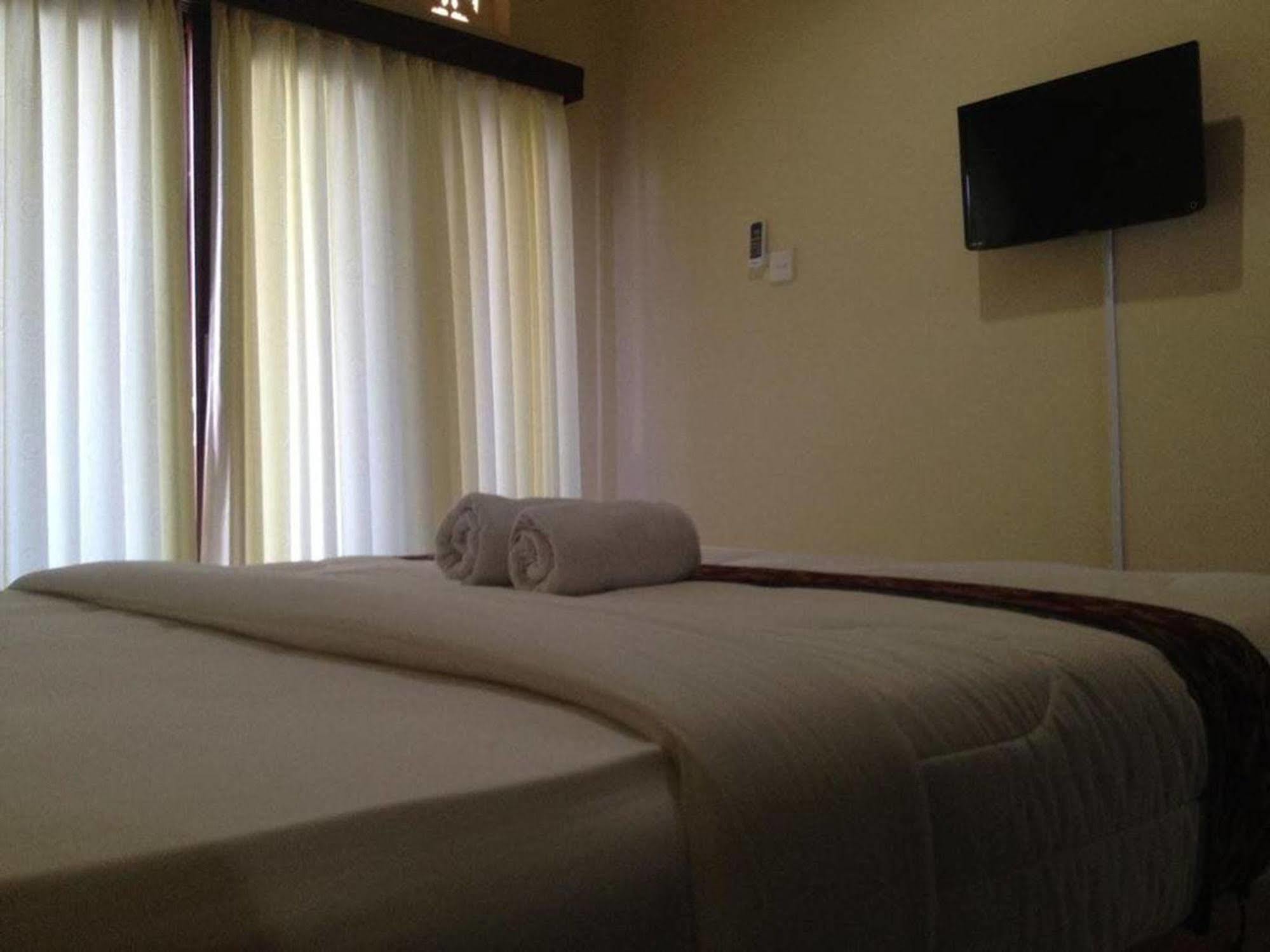 Sari Buana Bed & Breakfast Кута Экстерьер фото