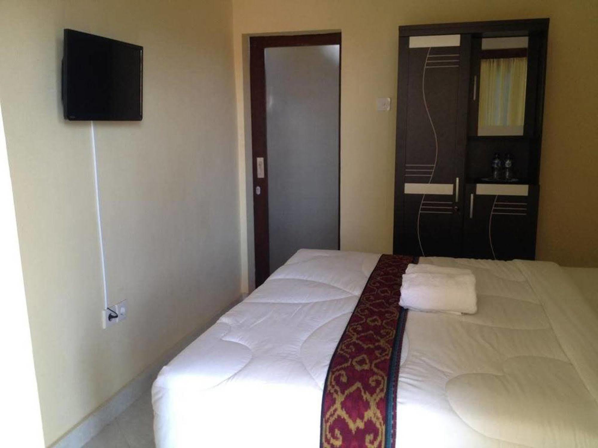 Sari Buana Bed & Breakfast Кута Экстерьер фото